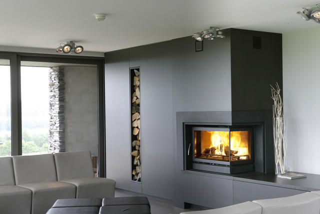 кассетный камин в доме